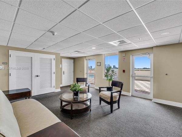 900 SW 8th St , Unit 1110, Miami, FL 33130