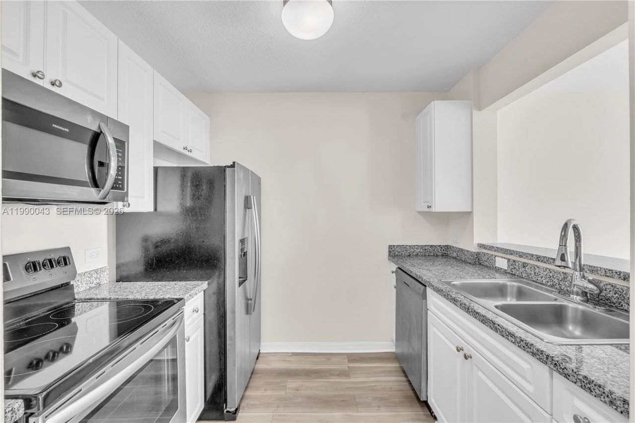 900 SW 8th St , Unit 1110, Miami, FL 33130 Photo