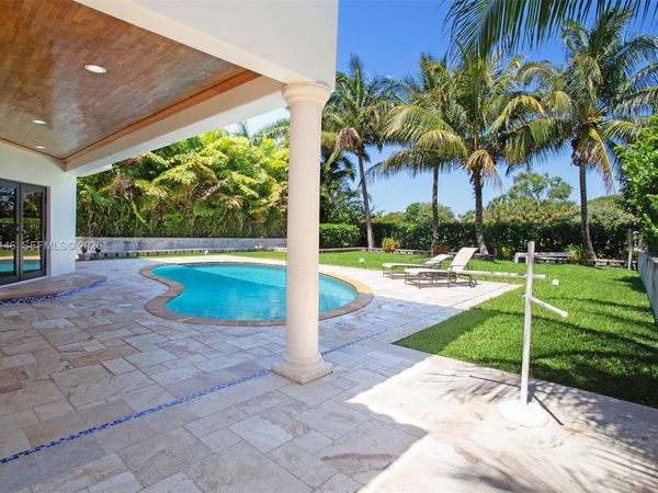 545 S Shore Dr , Miami Beach, FL 33141