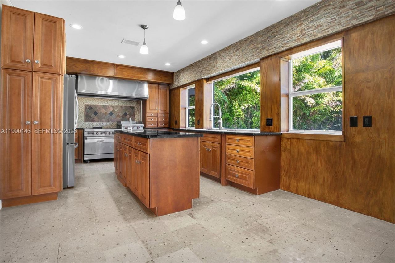 545 S Shore Dr, Miami Beach, FL 33141 Photo