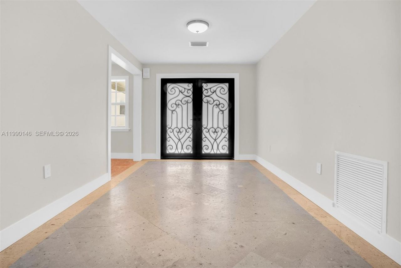 545 S Shore Dr , Miami Beach, FL 33141 Photo