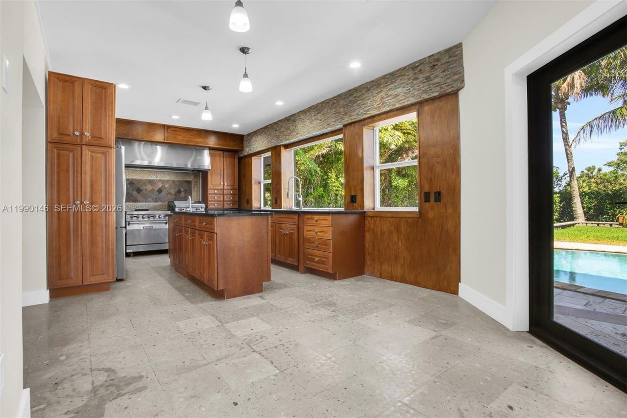 545 S Shore Dr , Miami Beach, FL 33141 Photo