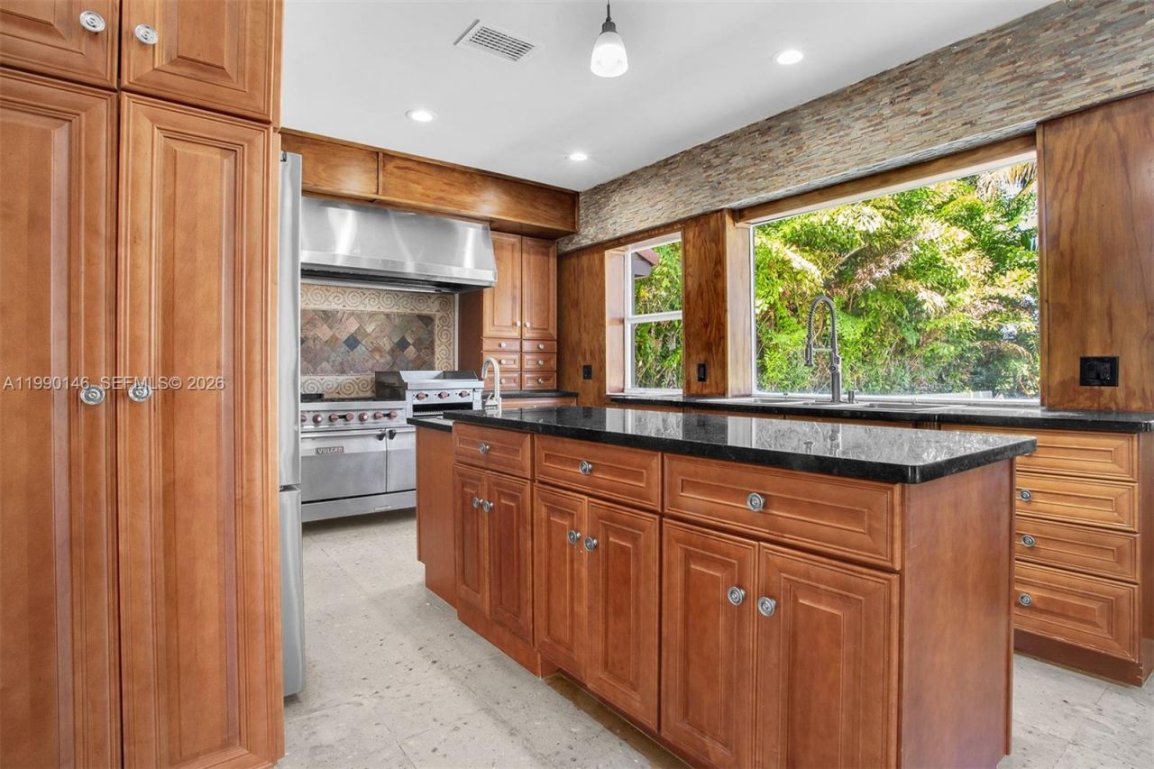 545 S Shore Dr, Miami Beach, FL 33141 Photo