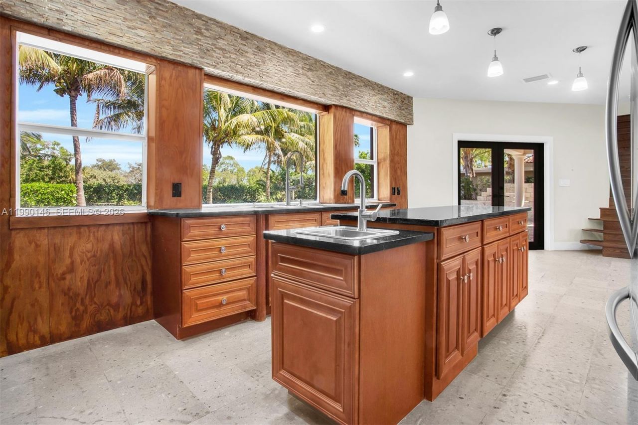 545 S Shore Dr, Miami Beach, FL 33141 Photo