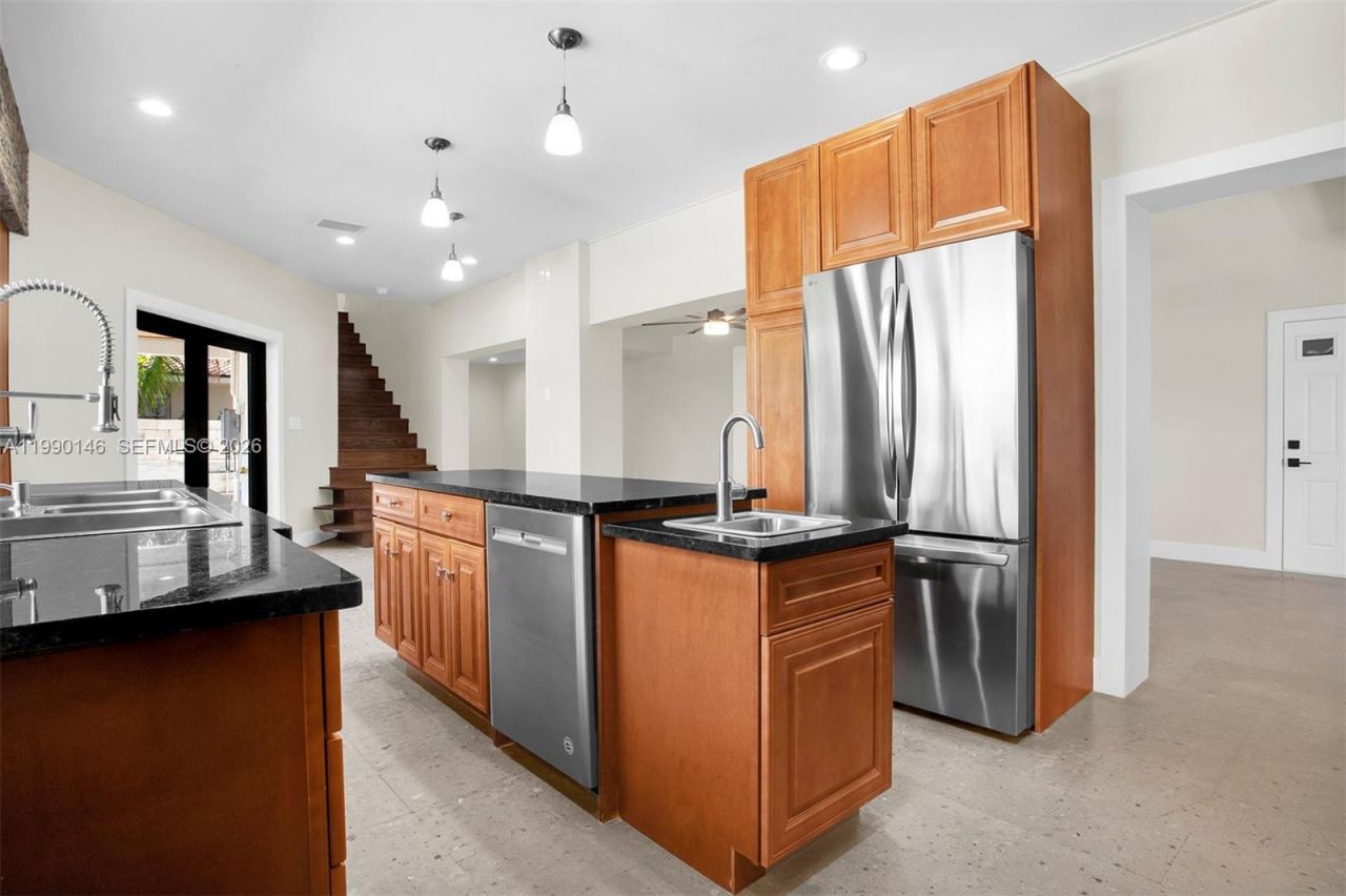 545 S Shore Dr, Miami Beach, FL 33141 Photo