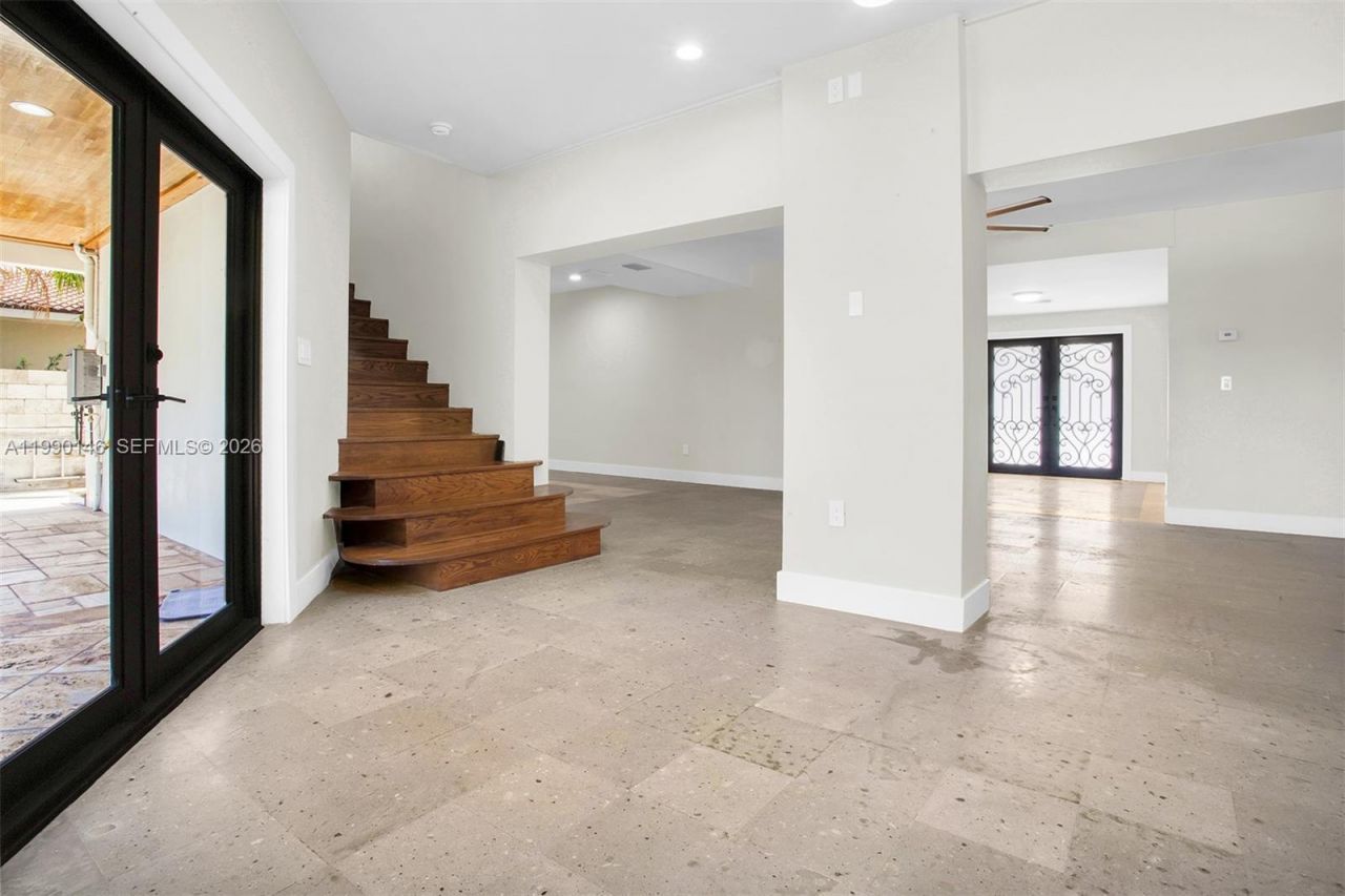 545 S Shore Dr , Miami Beach, FL 33141 Photo