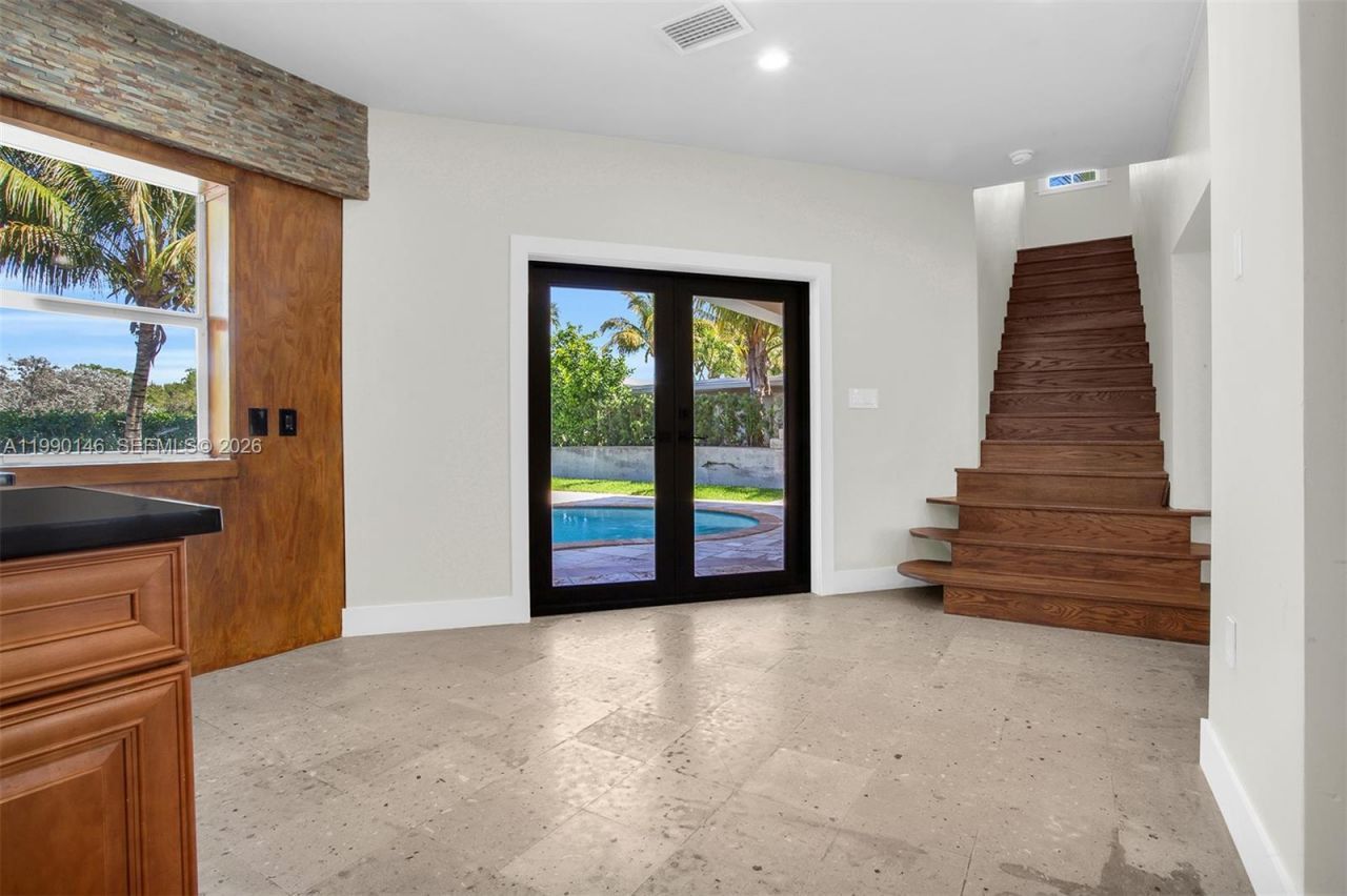 545 S Shore Dr , Miami Beach, FL 33141 Photo