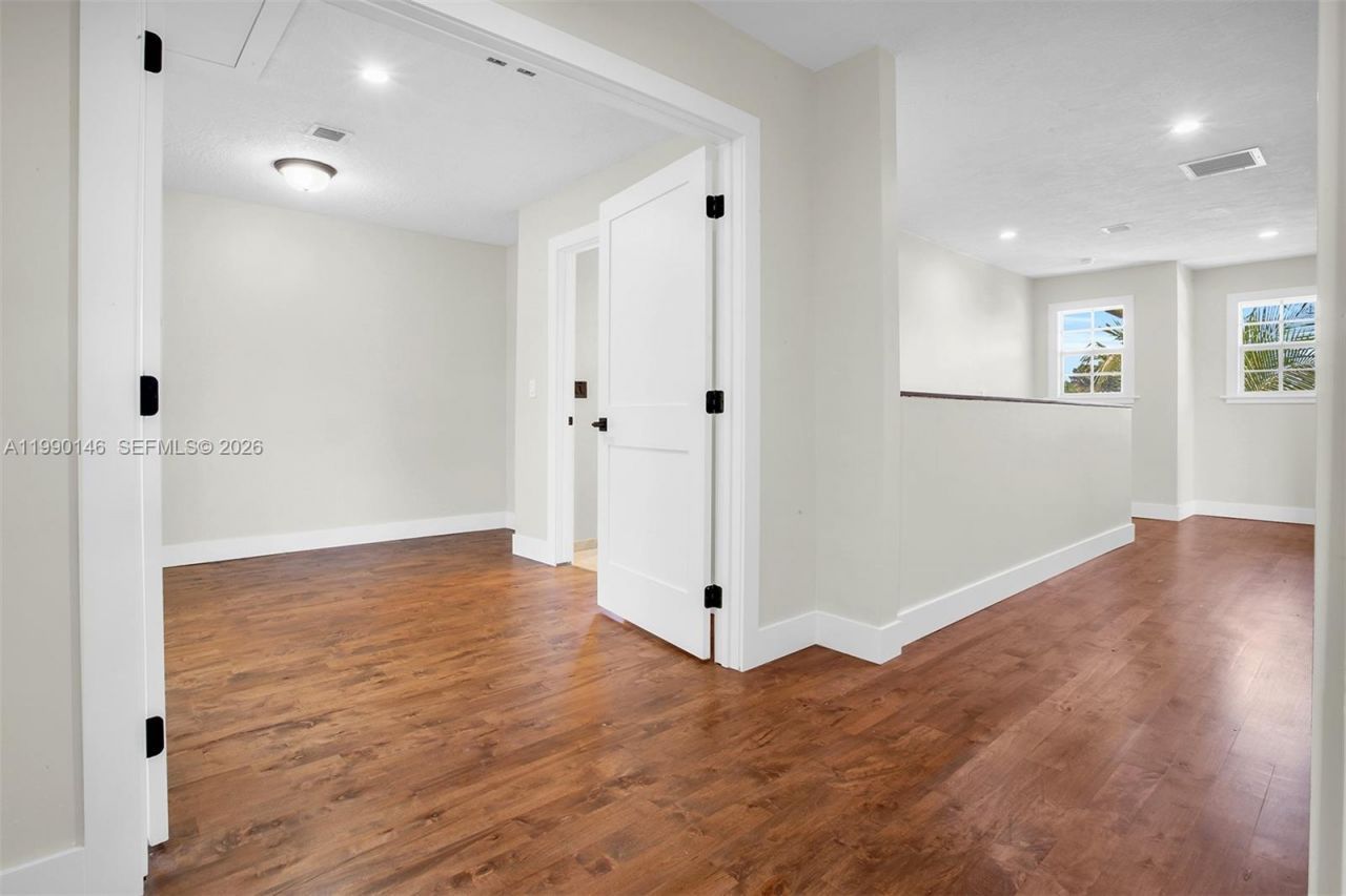 545 S Shore Dr, Miami Beach, FL 33141 Photo