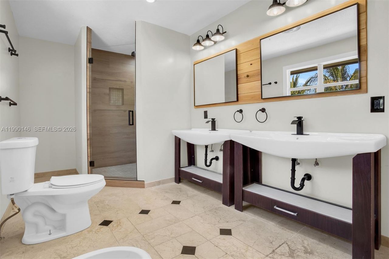 545 S Shore Dr, Miami Beach, FL 33141 Photo
