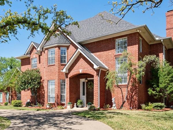 1009 Oak Ridge Court , Kennedale, TX 76060