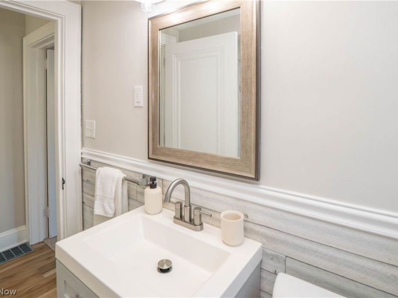 16 E Catawba Avenue, Akron, OH 44301 Photo 25