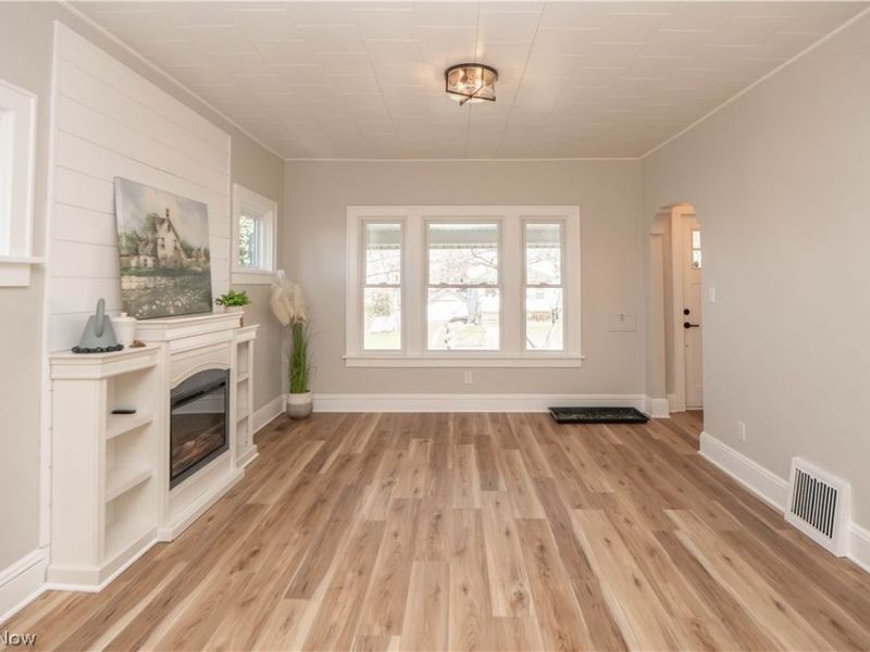 16 E Catawba Avenue, Akron, OH 44301 Photo 4