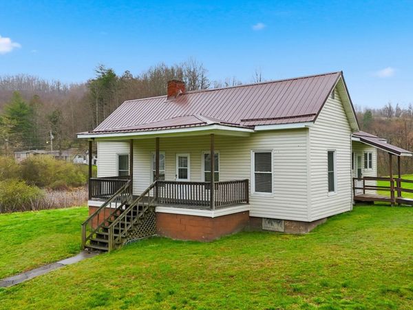 1053 The Lake Road, Clintwood, VA 24228