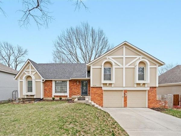 10219 Caenen Drive, Lenexa, KS 66215