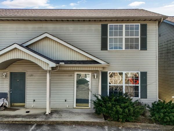 3216 Quiet Way, Knoxville, TN 37918