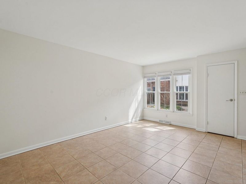 1605 Lafayette Drive, Columbus, OH 43220 Photo 4