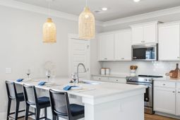 824 Castle Hill Drive photo 4