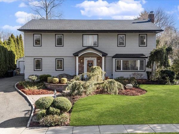 98 Barry Lane, Syosset, NY 11791