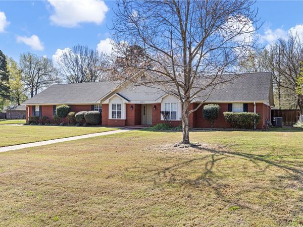 2303 W 5th Street , Russellville, AR 72801