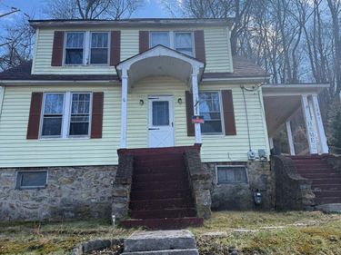 1885 S Carpenter Dr , Covington, VA 24426