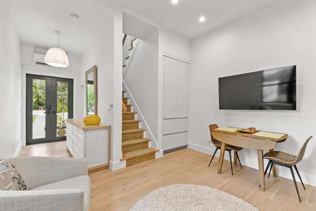 226 Oleander Avenue, Unit 3, Palm Beach, FL 33480 Photo