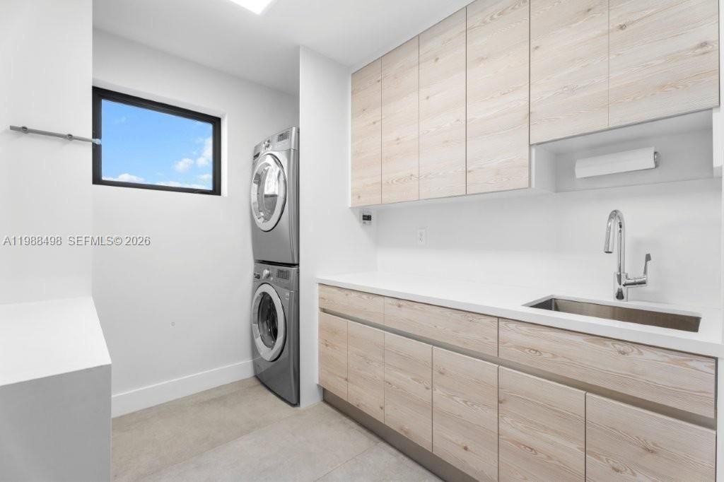 12885 N Bayshore Dr, North Miami, FL 33181 Photo