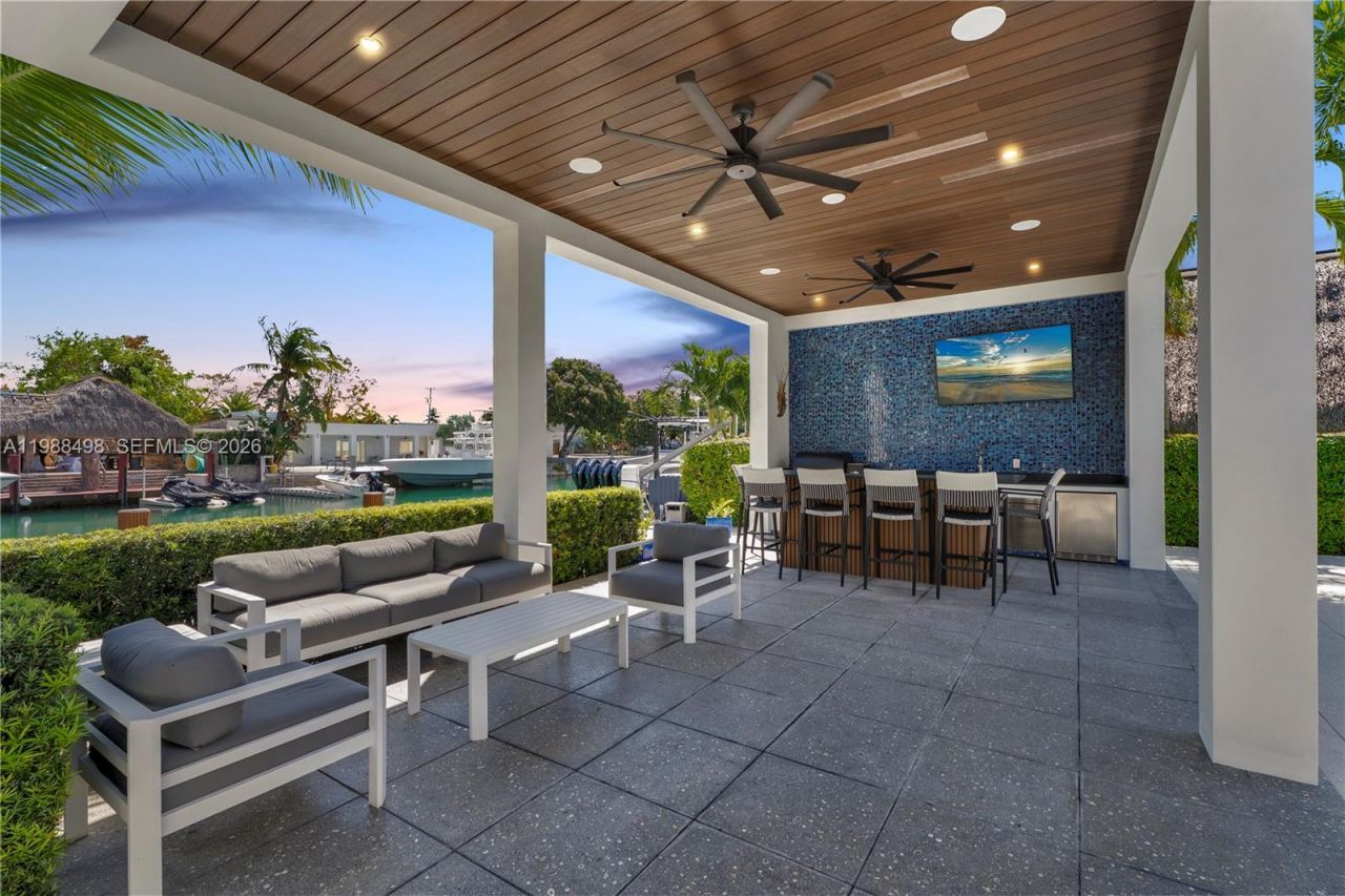 12885 N Bayshore Dr, North Miami, FL 33181 Photo