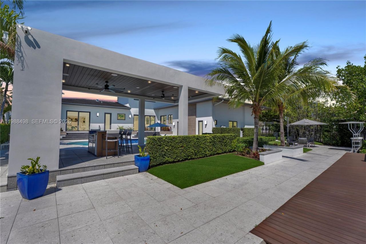 12885 N Bayshore Dr, North Miami, FL 33181 Photo