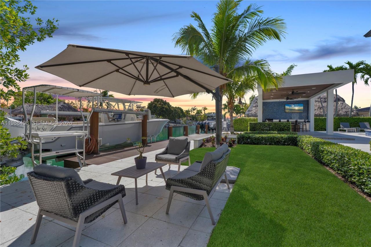 12885 N Bayshore Dr, North Miami, FL 33181 Photo