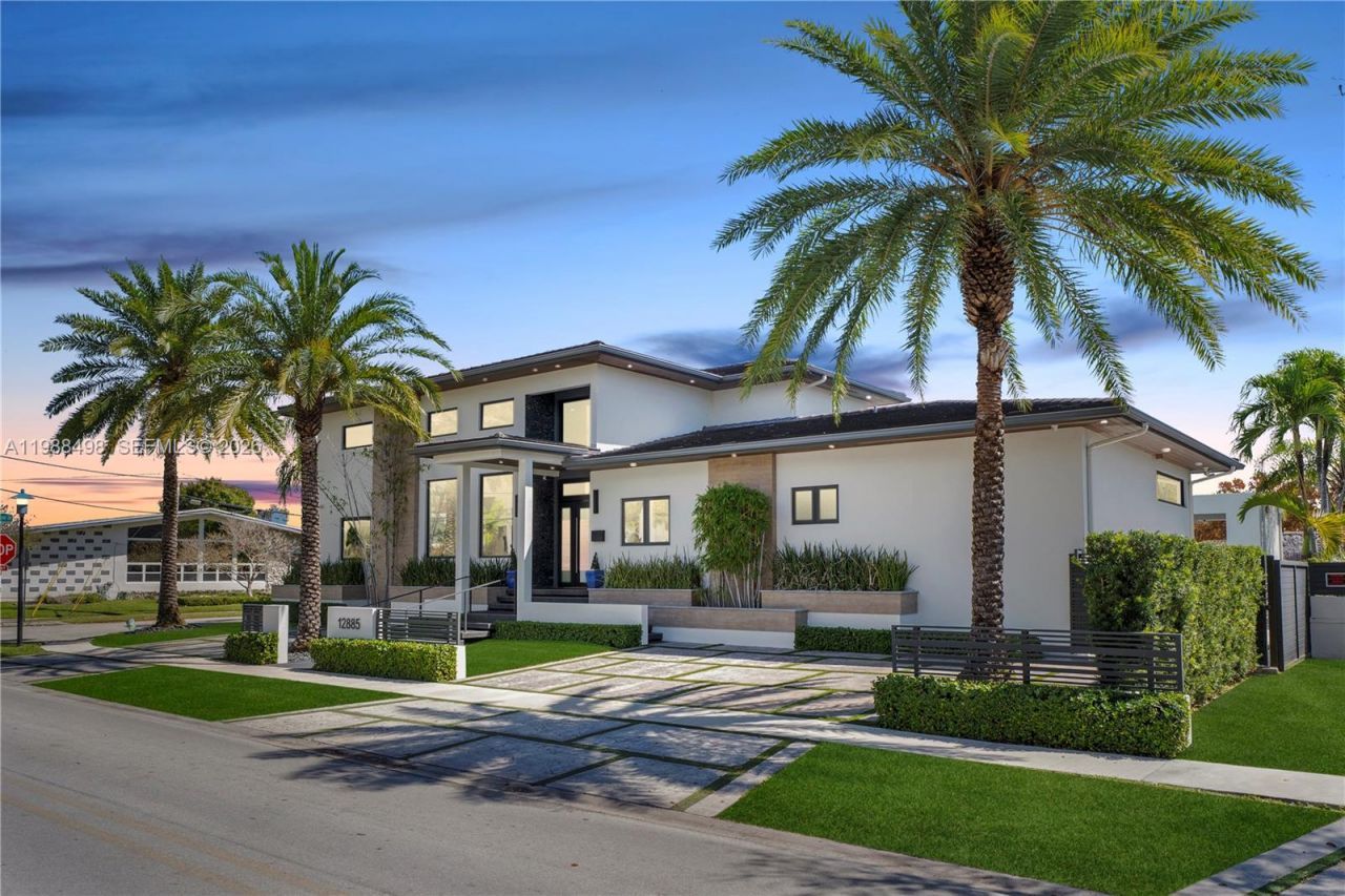 12885 N Bayshore Dr, North Miami, FL 33181 Photo