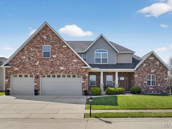 245 Oakshire Drive E, Glen Carbon, IL 62034