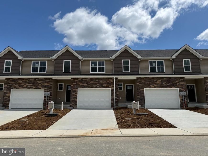 227 Lucille Way, Unit LOT 27, Fleetwood, PA 19522 Main Photo