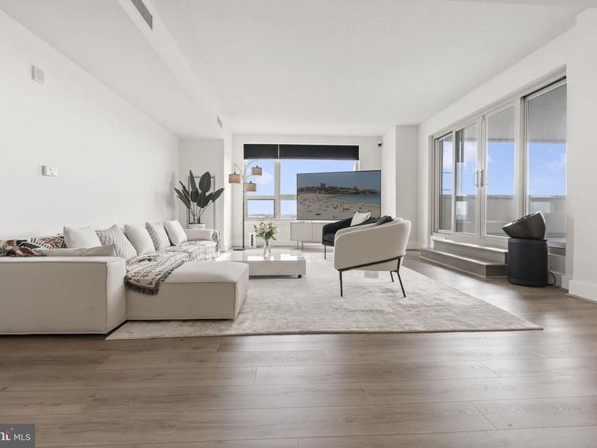 717 S Chris Columbus Boulevard, Unit 1102, Philadelphia, PA 19147 Main Photo