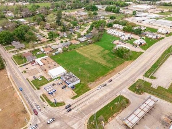 1405 Swan Lake Road, Bossier City, LA 71111