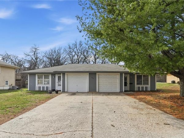 804 NE Banner Drive, Lee's Summit, MO 64086