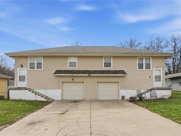 802 NE Banner Drive, Lee's Summit, MO 64086