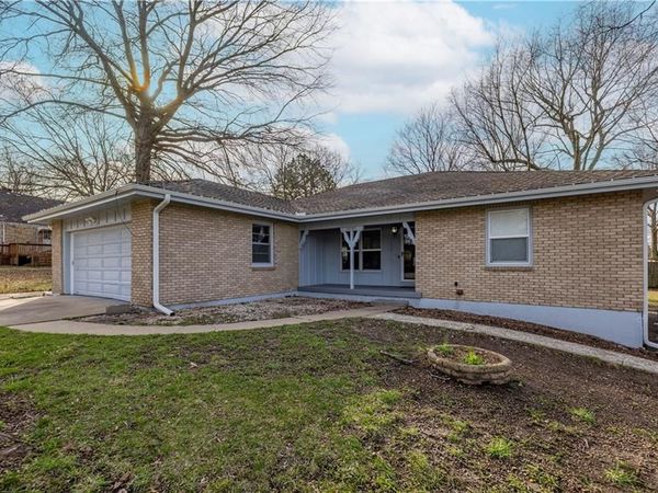 10105 E 35th Street, Independence, MO 64052