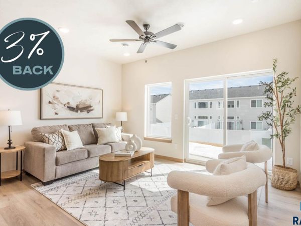 8013 E Tencate Pl, Sioux Falls, SD 57110