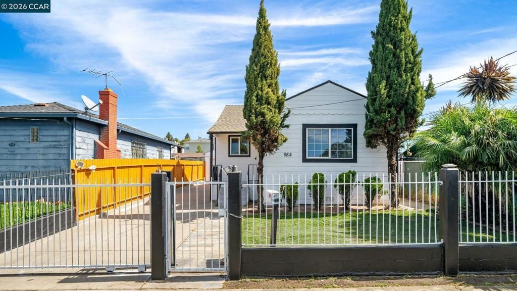 9814 Springfield St, Oakland, CA 94603 Main Photo