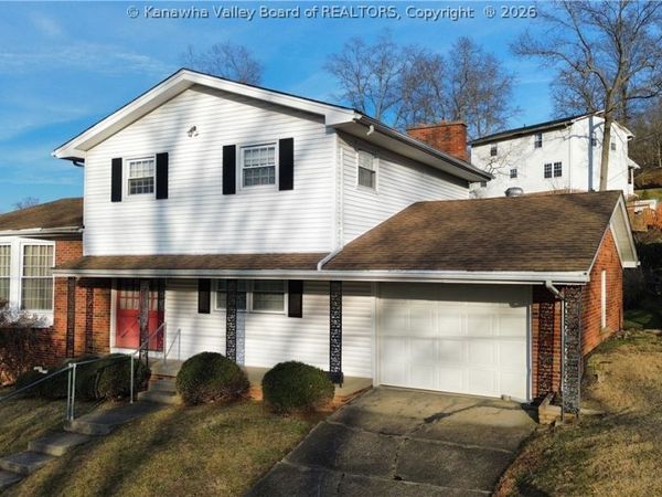 822 Whispering Way, South Charleston, WV 25303