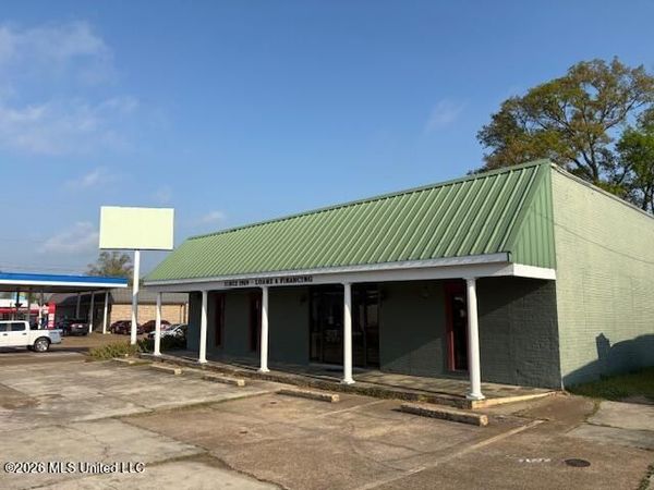104 E Third Street, Forest, MS 39074