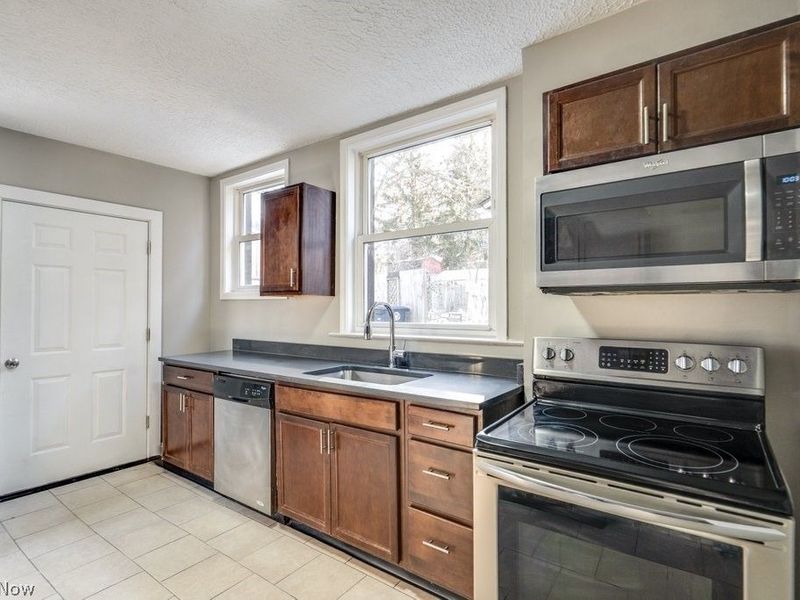 561 Melrose Street, Akron, OH 44305 Photo 13