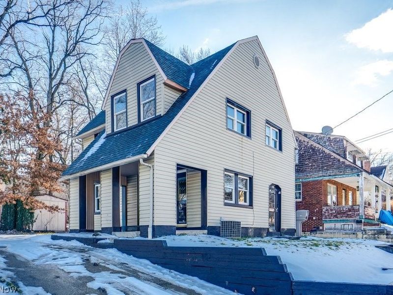 561 Melrose Street, Akron, OH 44305 Photo 2