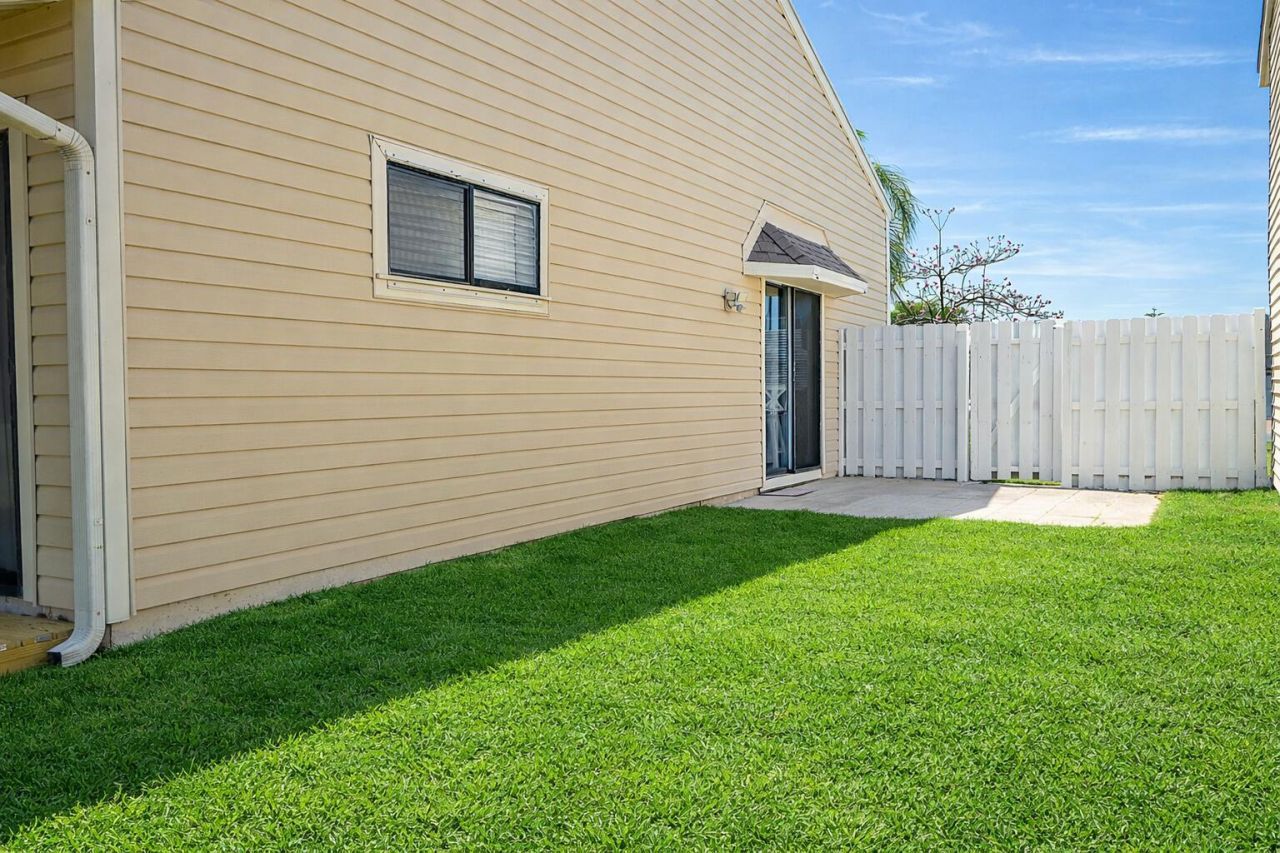 12 Paxford Lane W, Boynton Beach, FL 33426 Photo