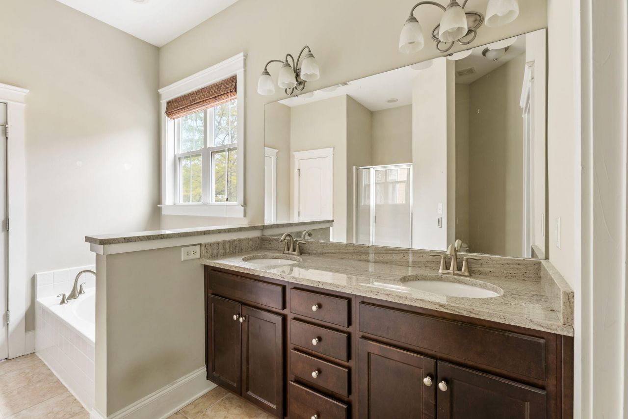 835 Hale Street Photo 5