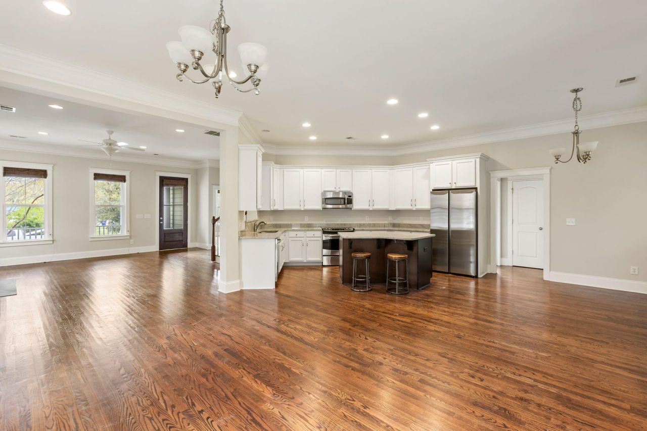 835 Hale Street Photo 8