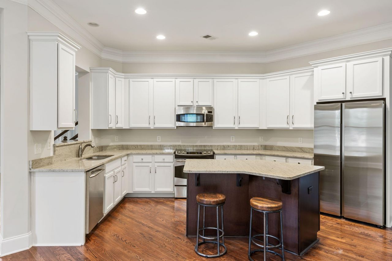 835 Hale Street Photo 9