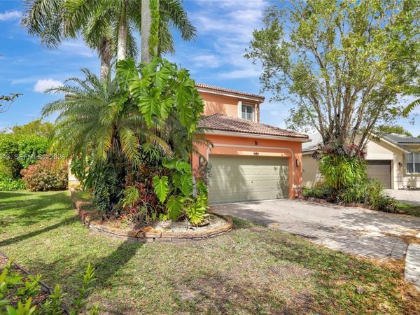 1653 Winterberry Ln, Weston, FL 33327