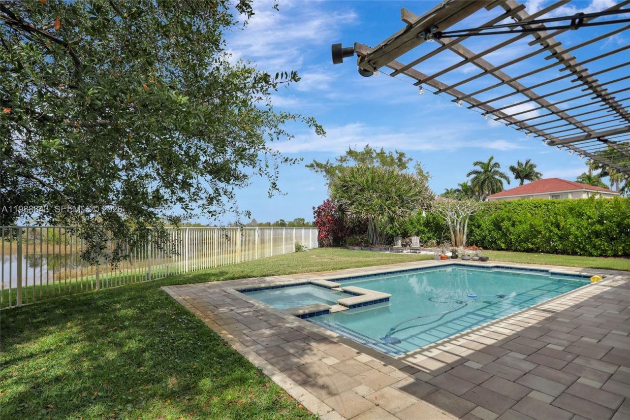 1653 Winterberry Ln, Weston, FL 33327 Photo
