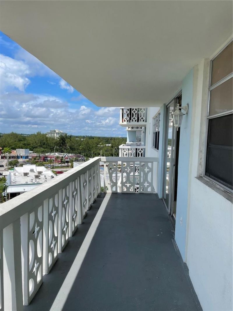 13155 Ixora Ct , Unit 901, North Miami, FL 33181 Photo